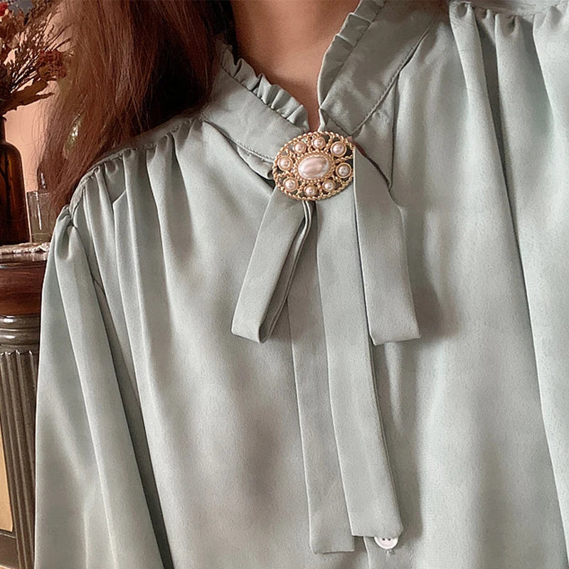 Golden Pearl Halo Brooch – Retro Glam Revival