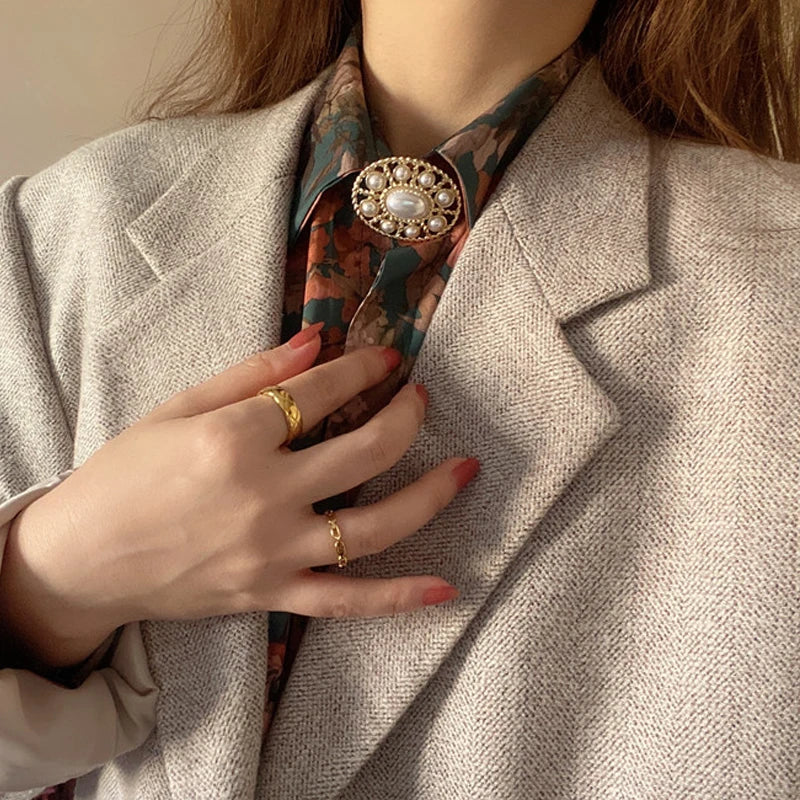 Golden Pearl Halo Brooch – Retro Glam Revival