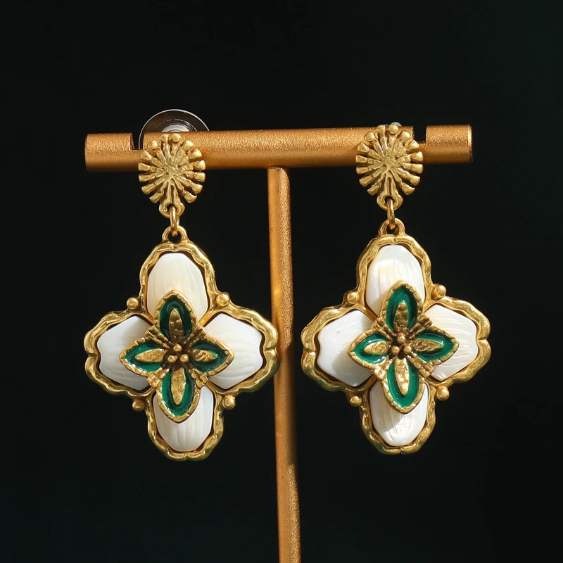 Vintage Clover Pendant Earrings – 4-Leaf Luck & Luxe