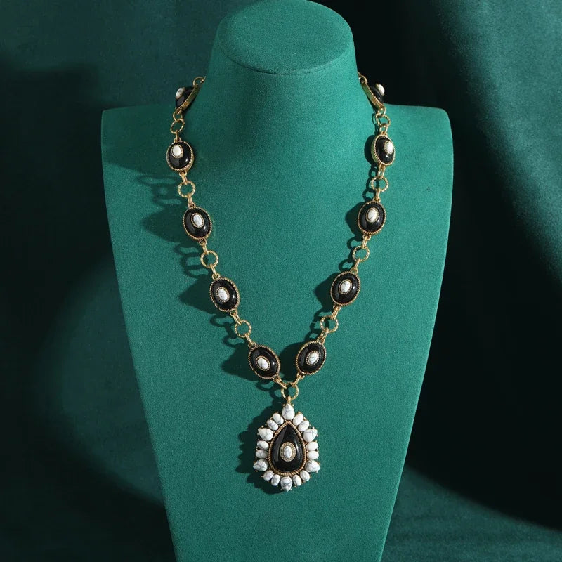 Vintage White Turquoise Flower Pendant Necklace