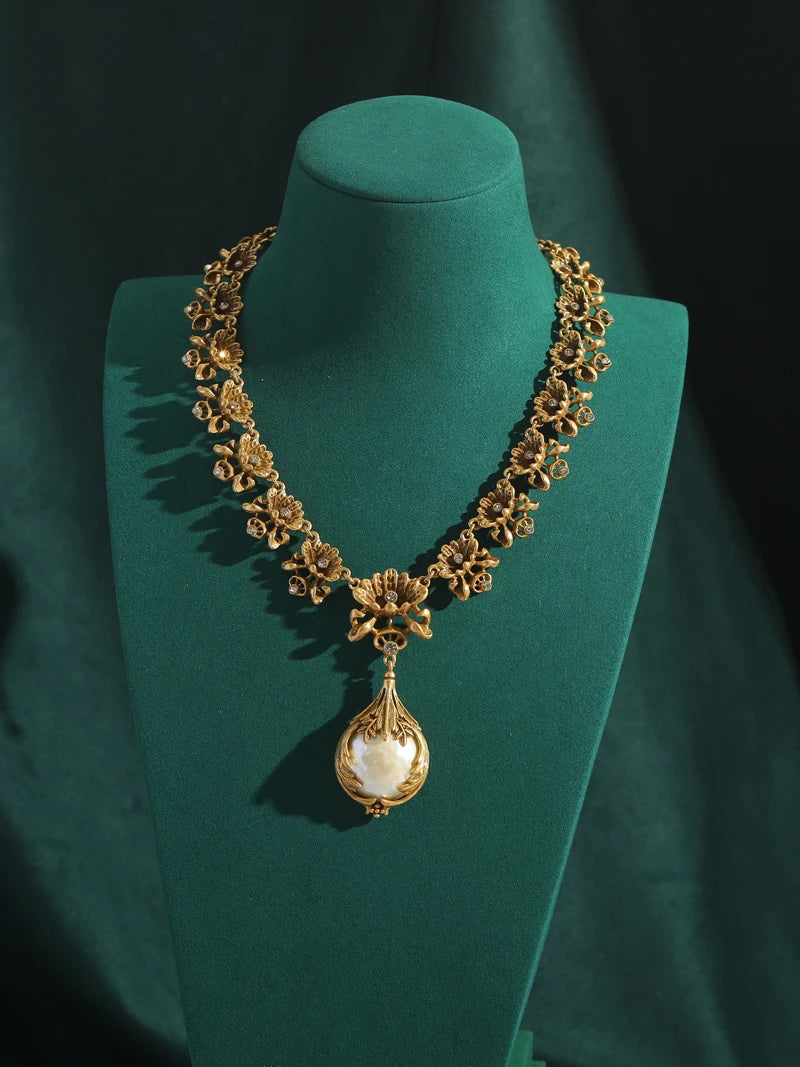Vintage Flower Baroque Pearl Necklace