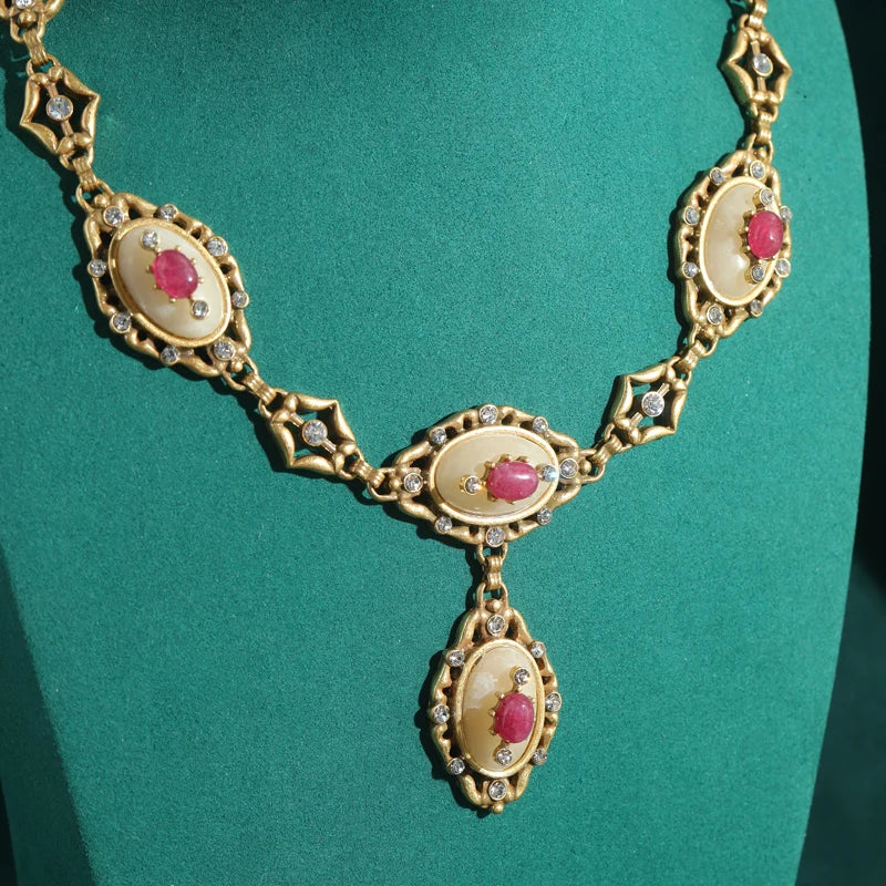 Vintage Pink Natural Stone Collar Necklace with Rhinestones