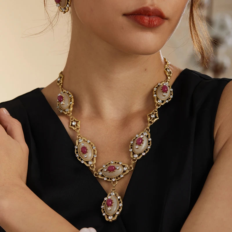 Vintage Pink Natural Stone Collar Necklace with Rhinestones