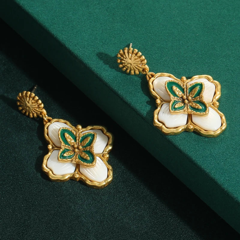 Vintage Clover Pendant Earrings – 4-Leaf Luck & Luxe