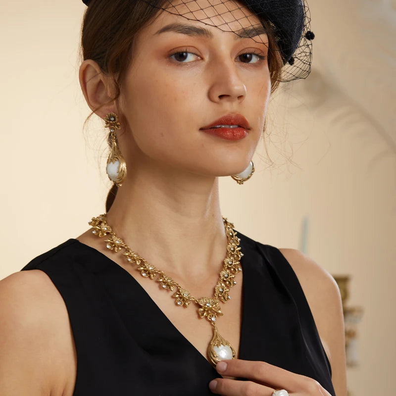 Vintage Flower Baroque Pearl Necklace