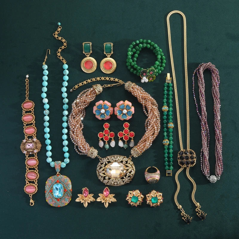 Black Zircon Pendant Necklace – Retro-Inspired Noir Glam with Adjustable Snake Chain