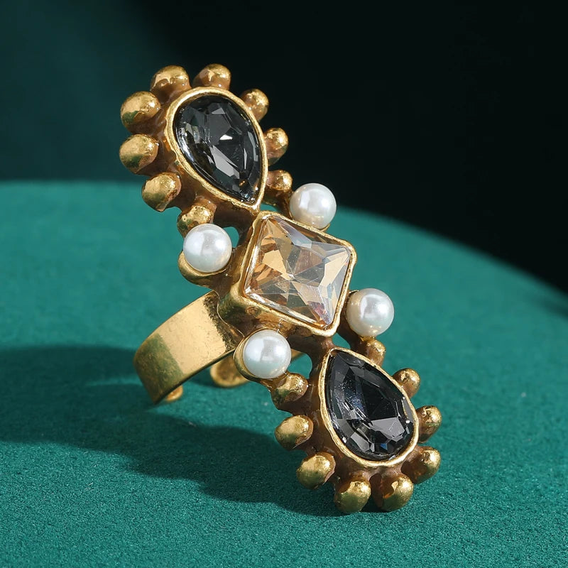 Retro Hollywood Waterdrop Crystal Cocktail Ring – Floral Statement with Pearls