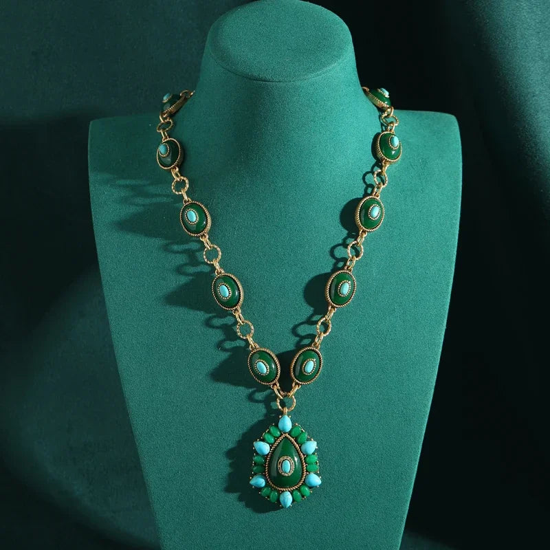 Retro Green Natural Stone Pendant Necklace