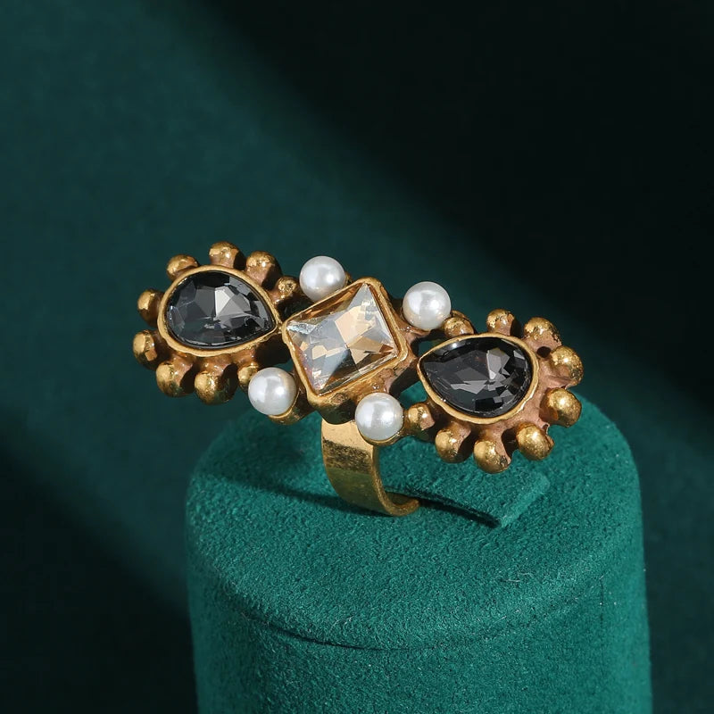 Retro Hollywood Waterdrop Crystal Cocktail Ring – Floral Statement with Pearls