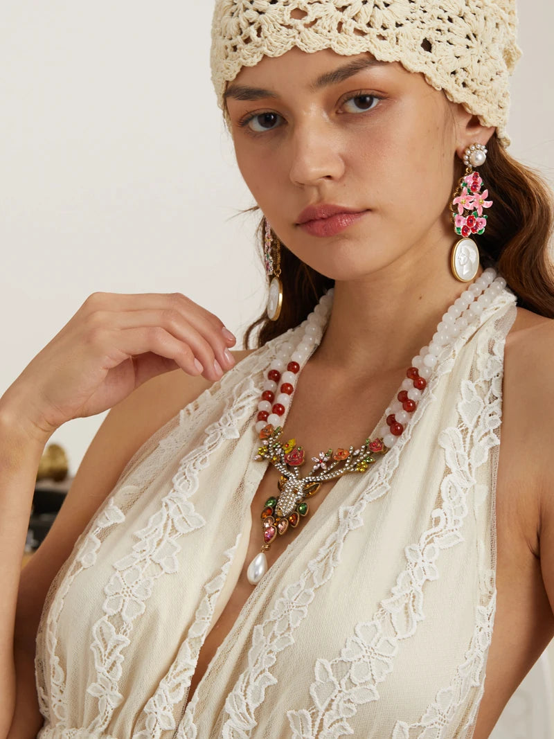 Vintage Crystal Christmas Elk Pendant Necklace – Retro Holiday & Festive Fantasy