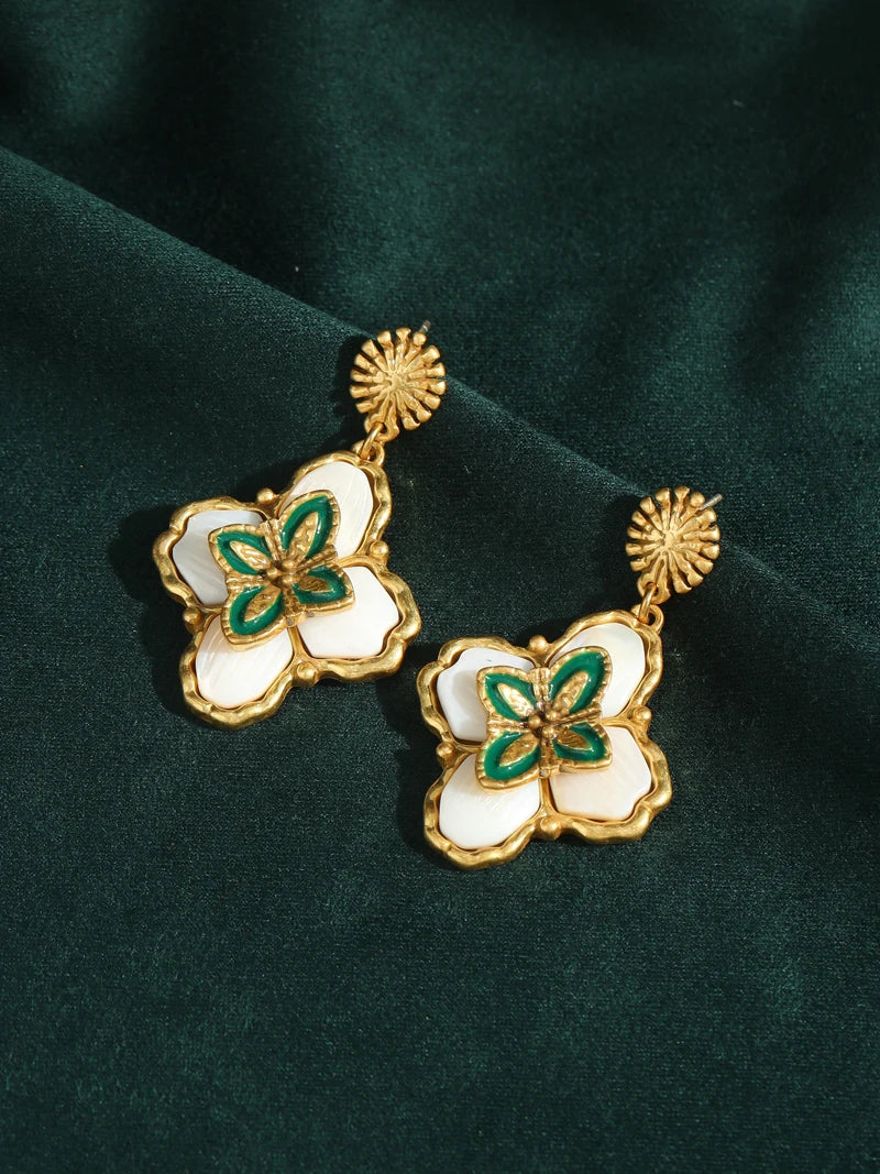 Vintage Clover Pendant Earrings – 4-Leaf Luck & Luxe