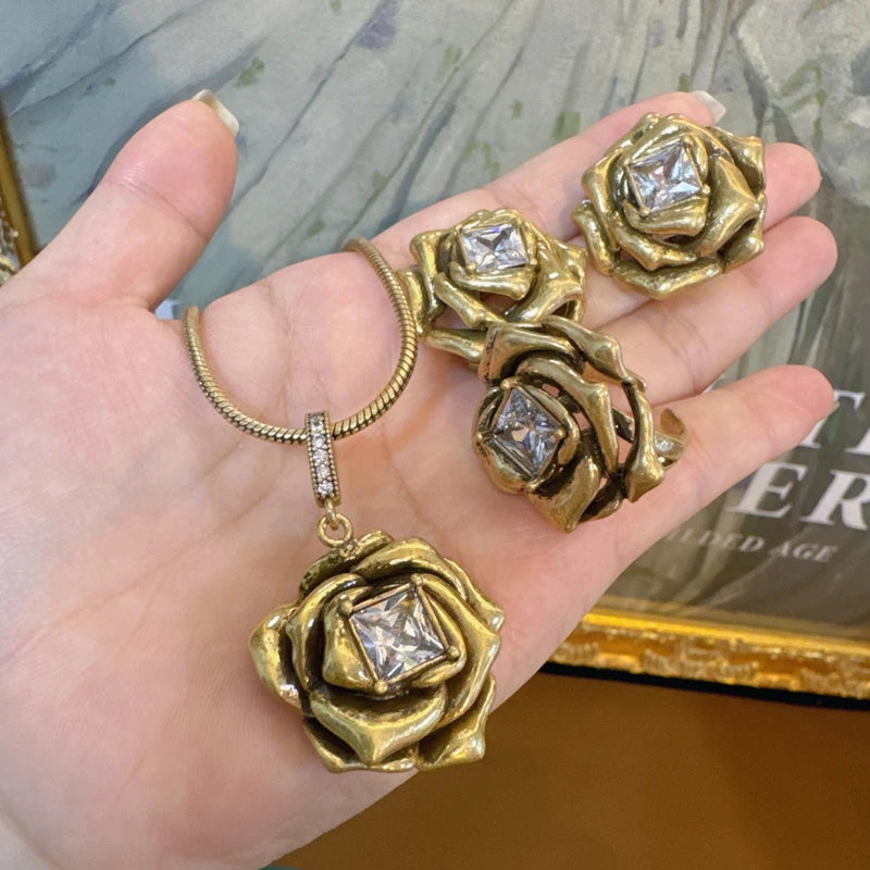 1940s Retro Hollywood Camellia Jewelry Set – Gold-Plated Floral Necklace, Earrings & Ring