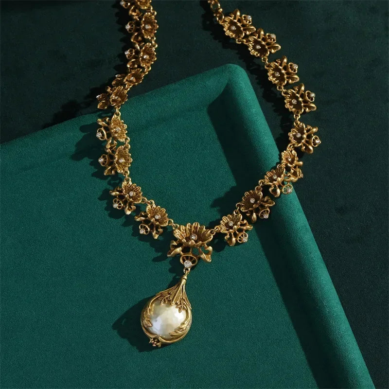 Vintage Flower Baroque Pearl Necklace