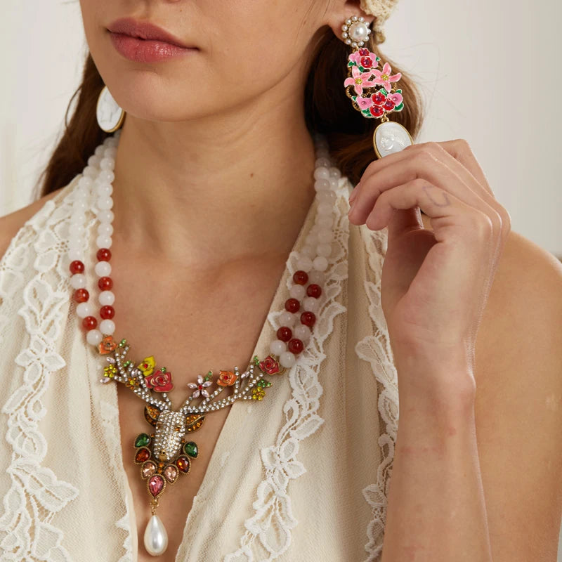 Vintage Crystal Christmas Elk Pendant Necklace – Retro Holiday & Festive Fantasy