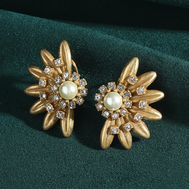 Vintage Half Daisy Pearl Earrings – Petal Sparkle & Feminine Grace