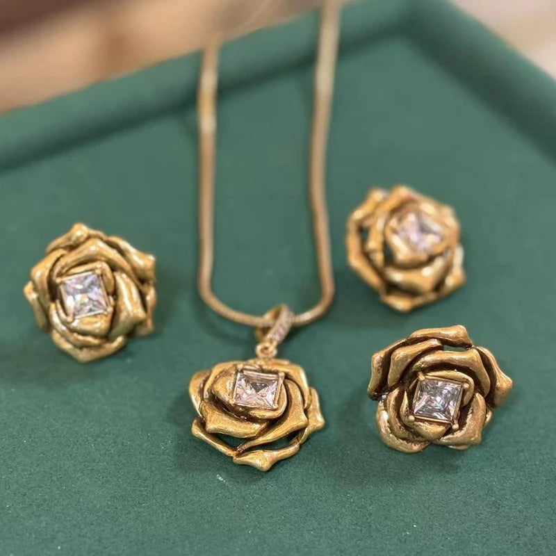 1940s Retro Hollywood Camellia Jewelry Set – Gold-Plated Floral Necklace, Earrings & Ring