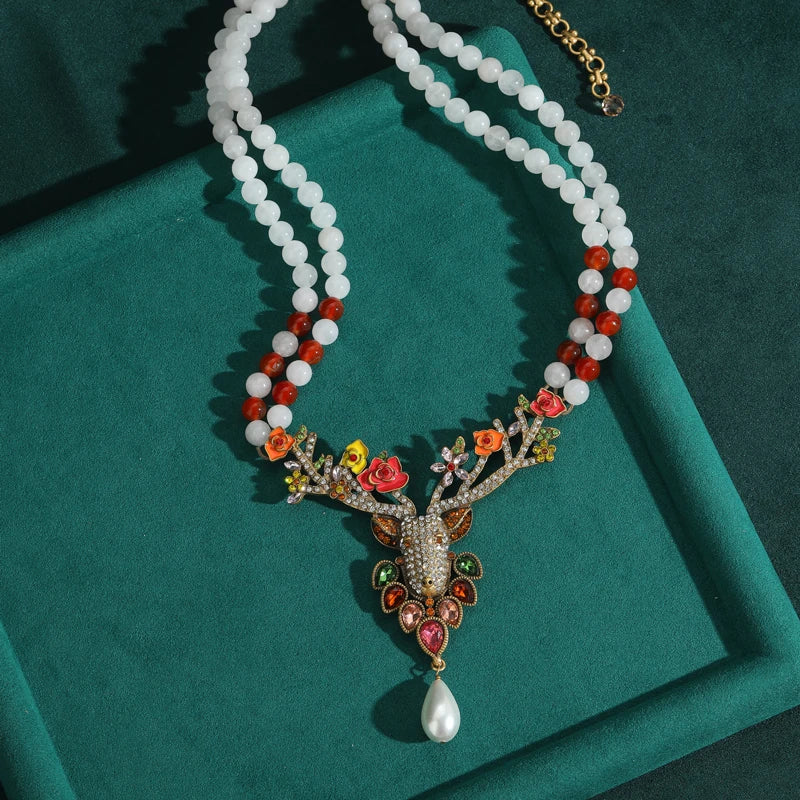 Vintage Crystal Christmas Elk Pendant Necklace – Retro Holiday & Festive Fantasy