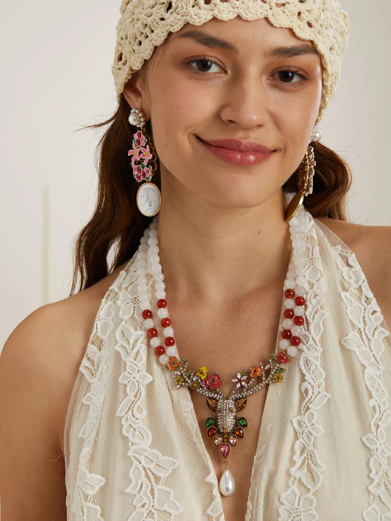 Vintage Crystal Christmas Elk Pendant Necklace – Retro Holiday & Festive Fantasy