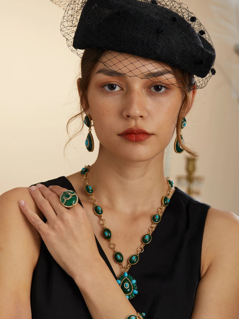 Retro Green Natural Stone Pendant Necklace