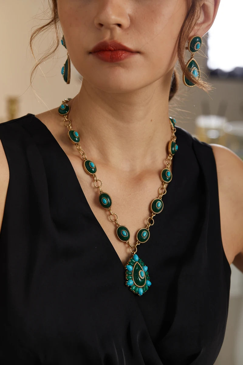 Retro Green Natural Stone Pendant Necklace