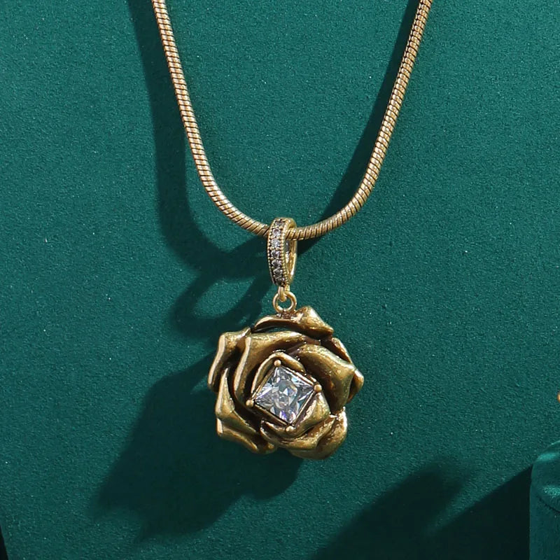 1940s Retro Hollywood Camellia Jewelry Set – Gold-Plated Floral Necklace, Earrings & Ring