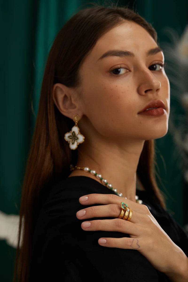 Vintage Clover Pendant Earrings – 4-Leaf Luck & Luxe