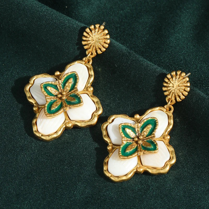 Vintage Clover Pendant Earrings – 4-Leaf Luck & Luxe