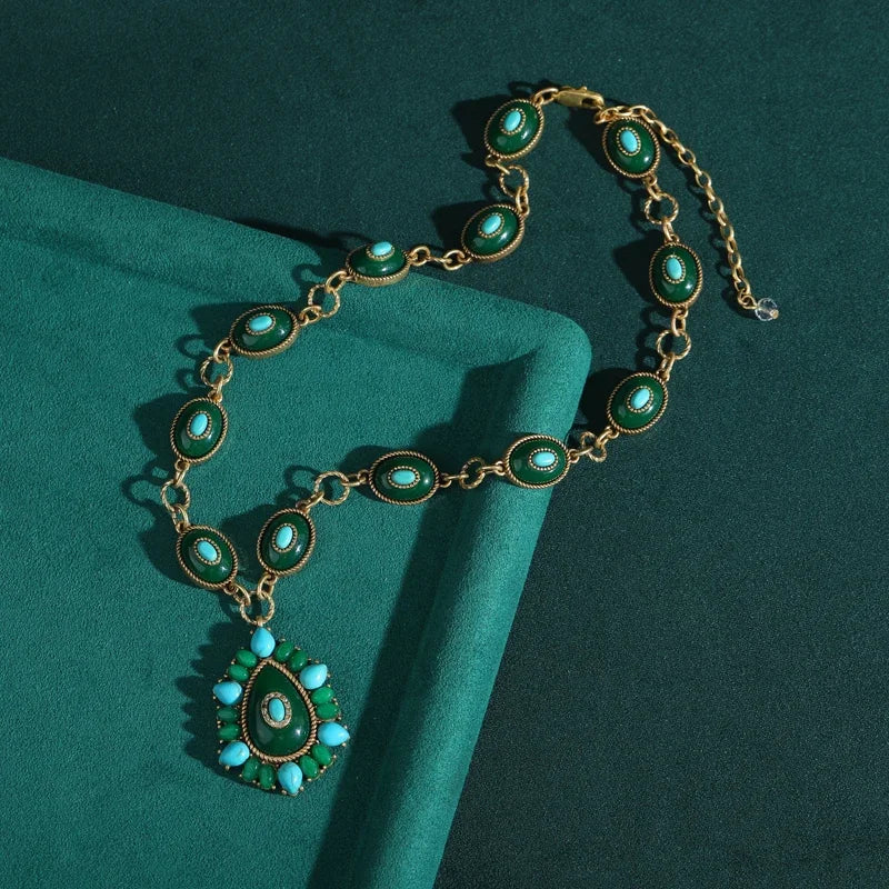 Retro Green Natural Stone Pendant Necklace