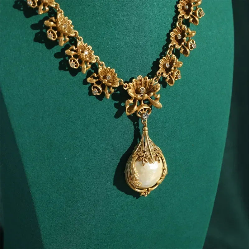 Vintage Flower Baroque Pearl Necklace
