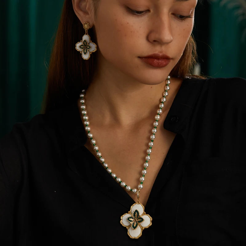 Retro Hollywood Freshwater Pearl Clover Necklace – Enamel & Rhinestone Pendant