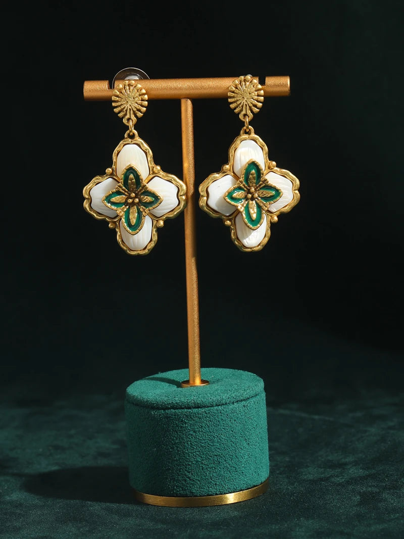 Vintage Clover Pendant Earrings – 4-Leaf Luck & Luxe