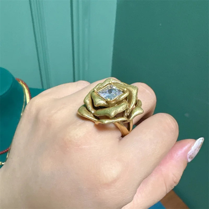 1940s Retro Hollywood Camellia Jewelry Set – Gold-Plated Floral Necklace, Earrings & Ring