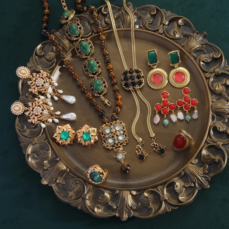 Black Zircon Pendant Necklace – Retro-Inspired Noir Glam with Adjustable Snake Chain