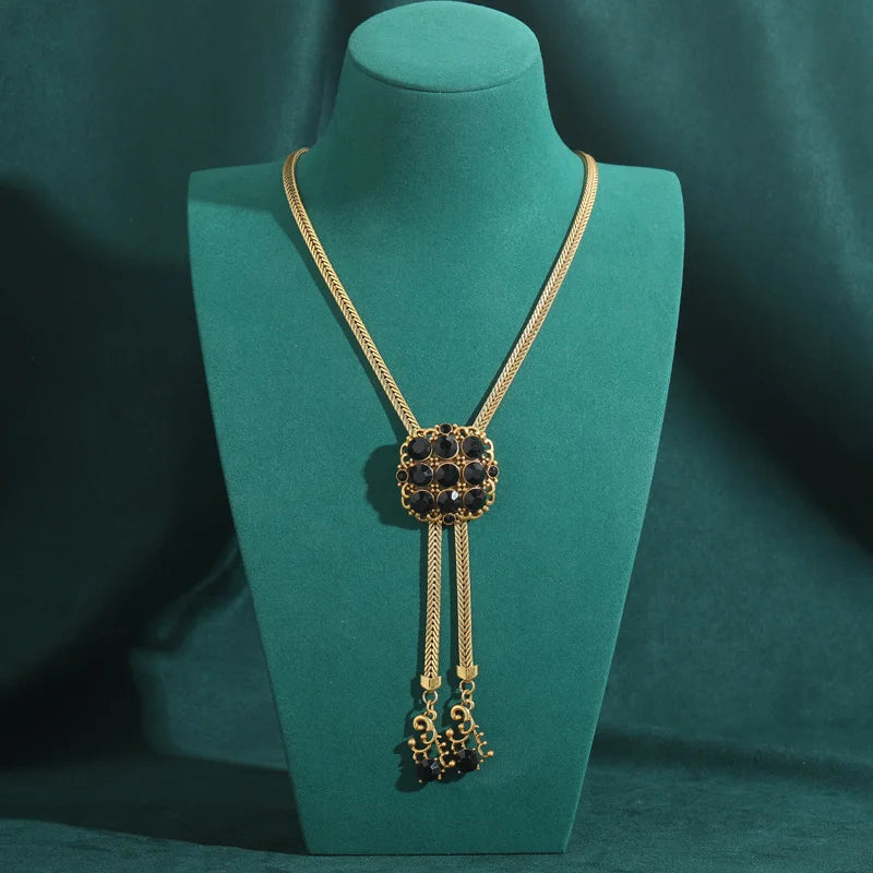 Black Zircon Pendant Necklace – Retro-Inspired Noir Glam with Adjustable Snake Chain