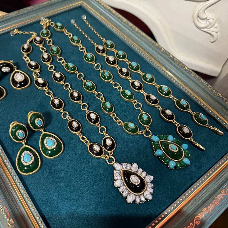 Vintage White Turquoise Flower Pendant Necklace