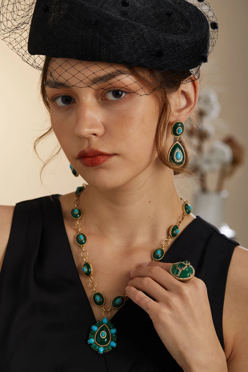 Retro Green Natural Stone Pendant Necklace