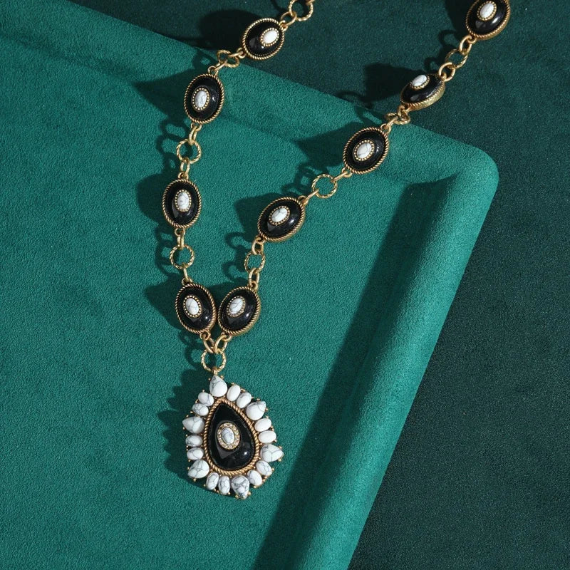 Vintage White Turquoise Flower Pendant Necklace