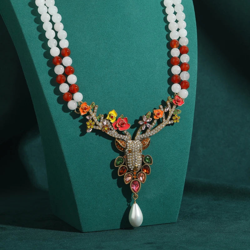 Vintage Crystal Christmas Elk Pendant Necklace – Retro Holiday & Festive Fantasy