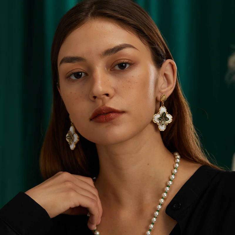 Vintage Clover Pendant Earrings – 4-Leaf Luck & Luxe