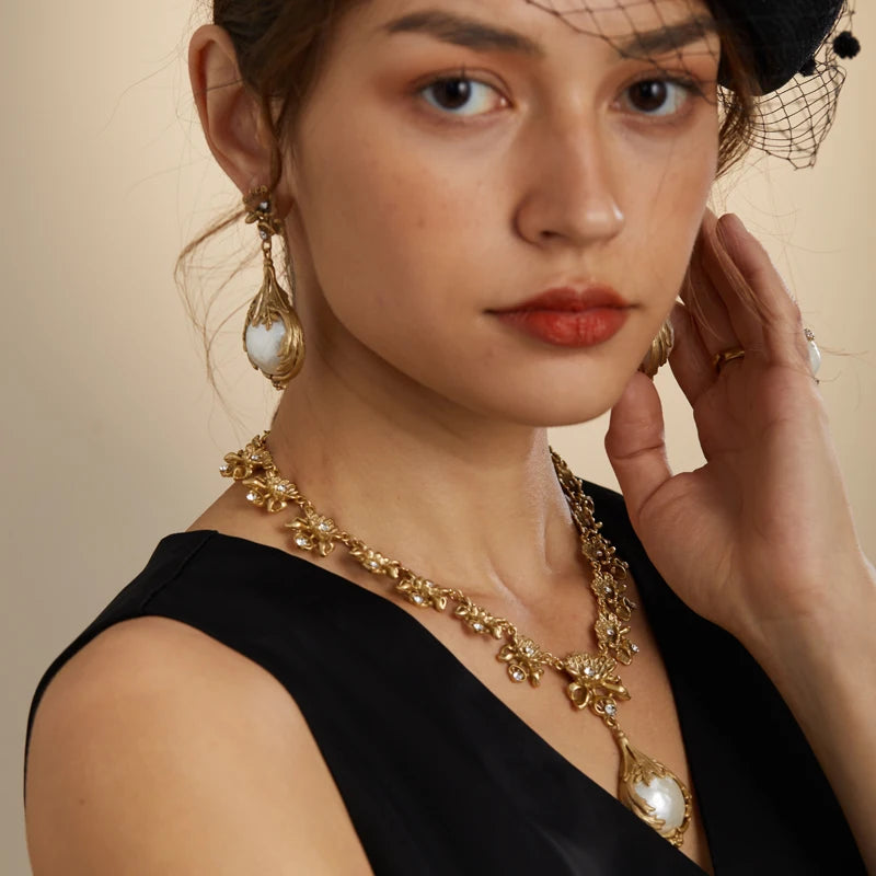 Vintage Flower Baroque Pearl Necklace