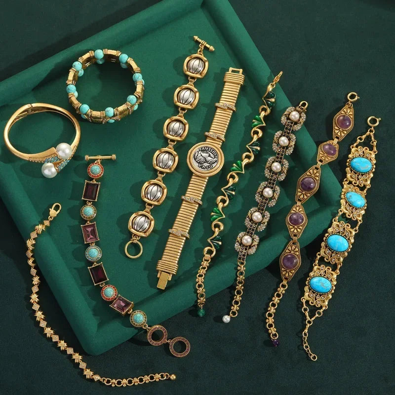 Vintage Green Heart Charm Bracelet – Gold-Plated Adjustable