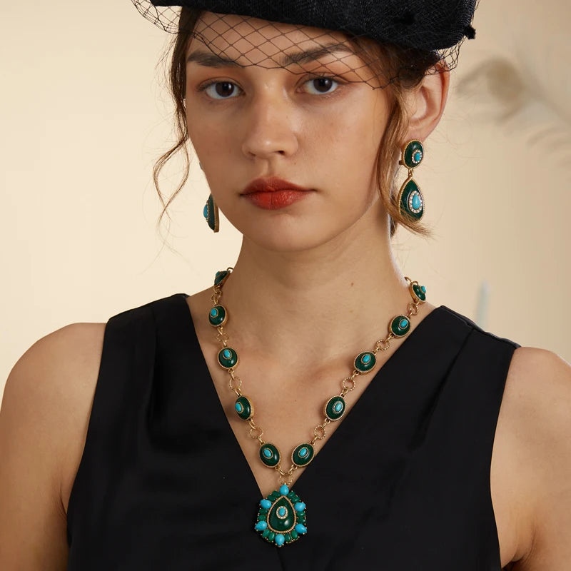 Retro Green Natural Stone Pendant Necklace