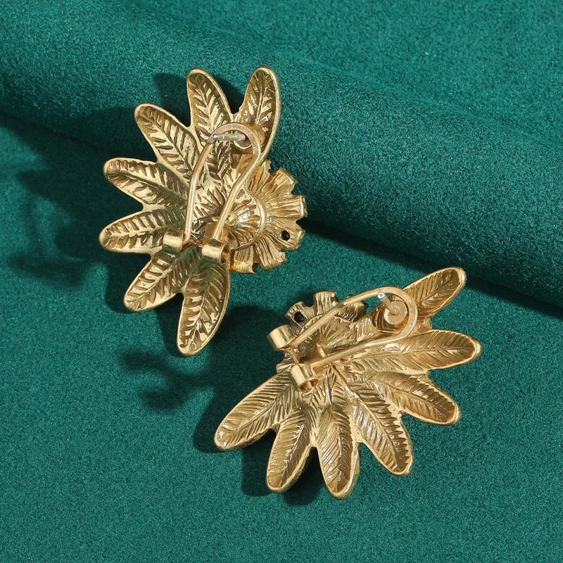 Vintage Half Daisy Pearl Earrings – Petal Sparkle & Feminine Grace