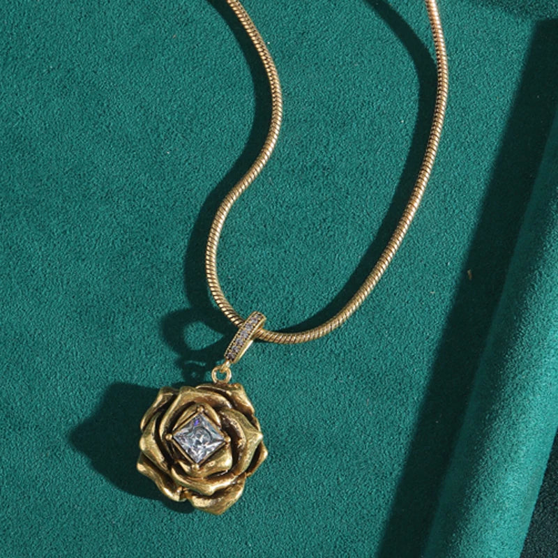 1940s Retro Hollywood Camellia Jewelry Set – Gold-Plated Floral Necklace, Earrings & Ring