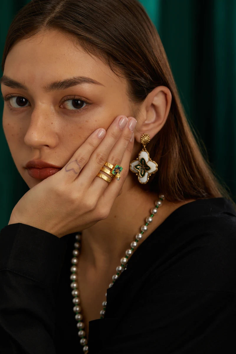 Vintage Clover Pendant Earrings – 4-Leaf Luck & Luxe