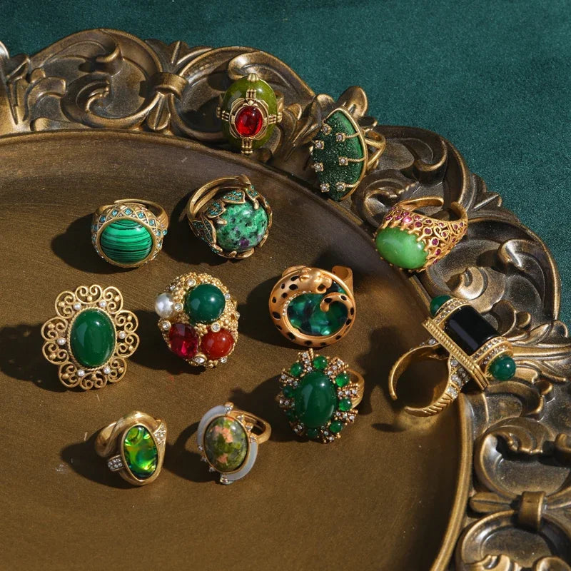 Vintage Leopard Shell Ring – Emerald Drama & Wild Elegance