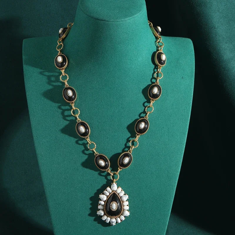 Vintage White Turquoise Flower Pendant Necklace