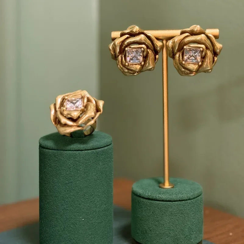 1940s Retro Hollywood Camellia Jewelry Set – Gold-Plated Floral Necklace, Earrings & Ring